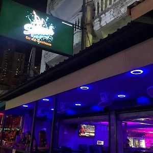 Splash Bar And Guesthouse